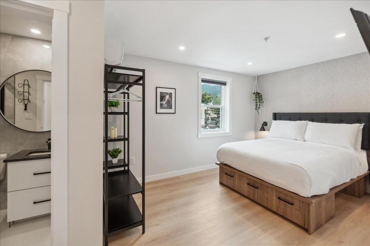 The Oak Hotel *